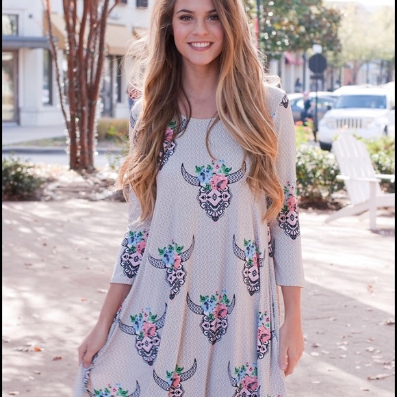 Fun bullhead print dress w/side pockets - Picture 2 of 7